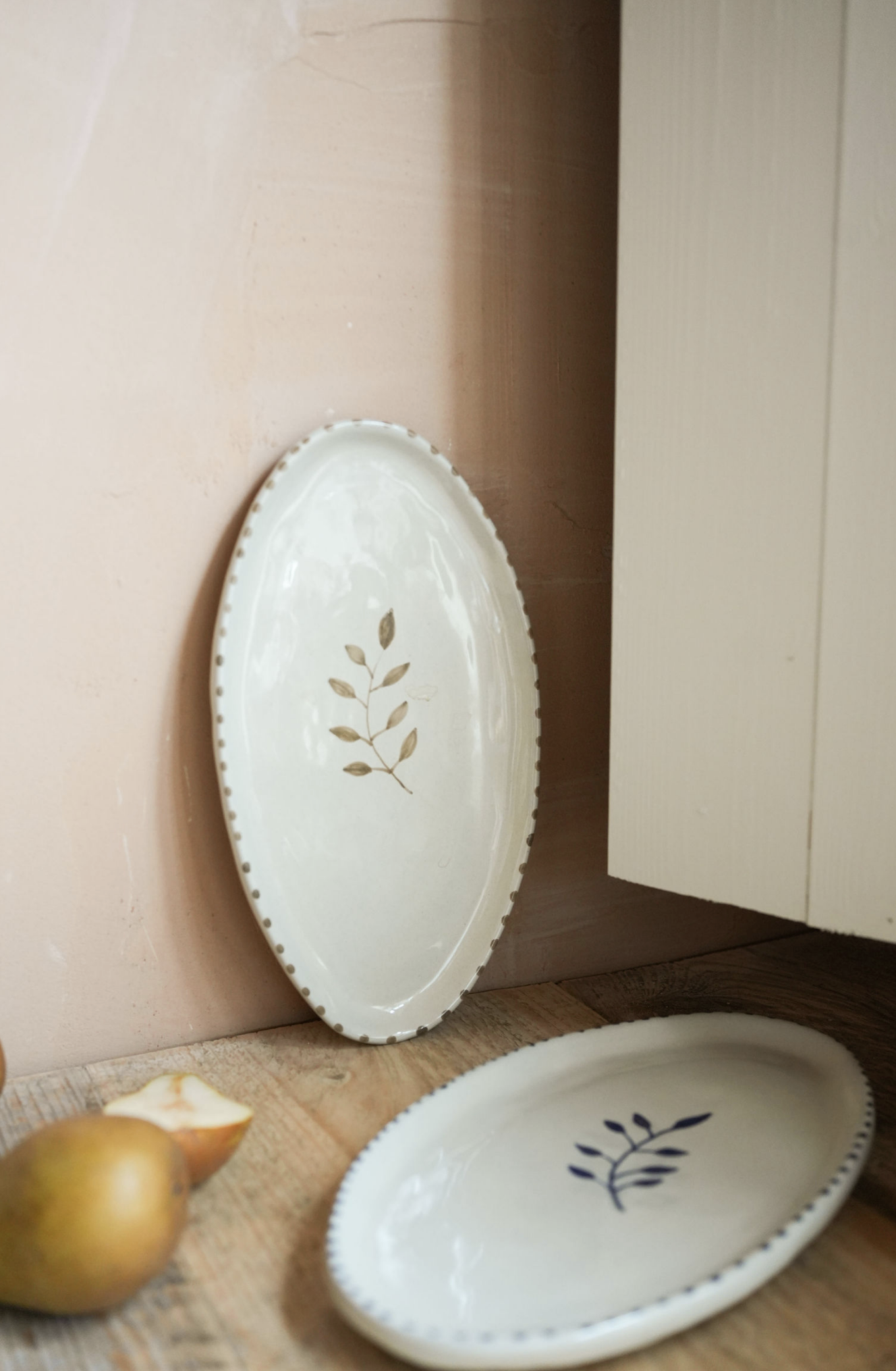 Hand Painted Botanic Oval Plate - Taupe